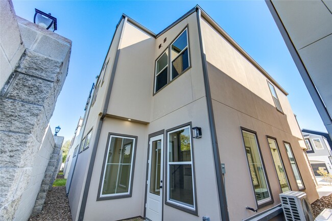 Building Photo - 2903 El Fenice Ln