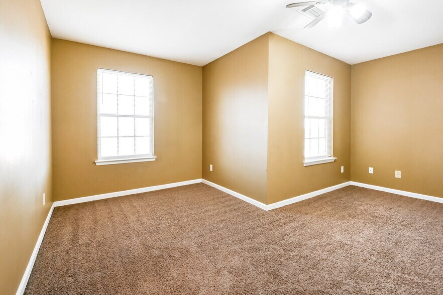 Building Photo - 327 Village Chase