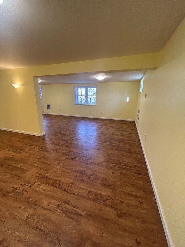 Building Photo - 3 bedroom, 3 bath house located in Park Forest