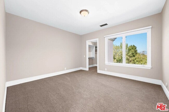 Building Photo - 11221 Briarcliff Ln