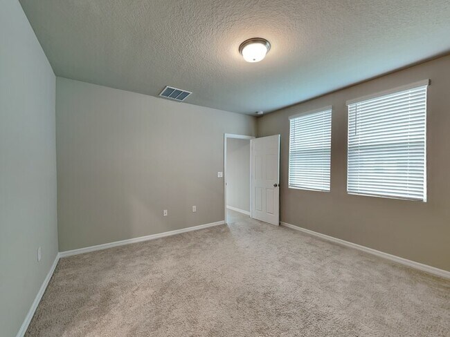 Building Photo - 2410 Brassie Ct