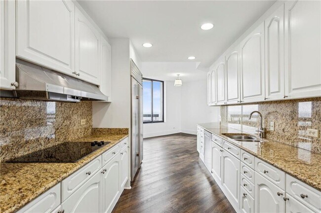 Building Photo - 2660 Peachtree Rd NW