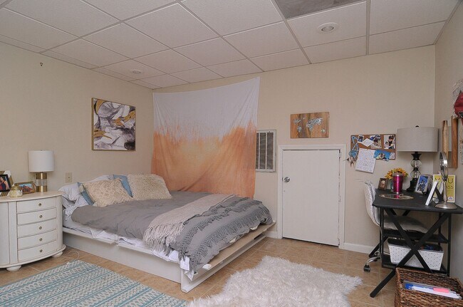 Building Photo - 2-Bedroom Apartment Near USC & Overlooking Five Points
