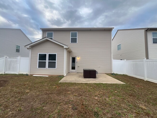 Building Photo - Fabulous 4 Bedroom 3 Bathroom Home in High...