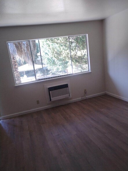 Primary Photo - 370 Butcher Rd