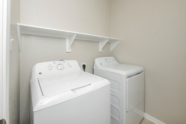 Building Photo - Live, love, and grow in this charming townhome!