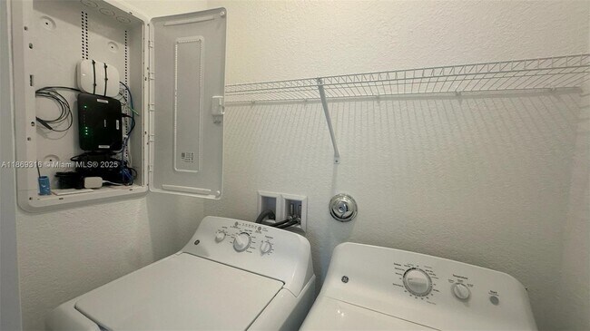 Building Photo - 538 Rivergrass St