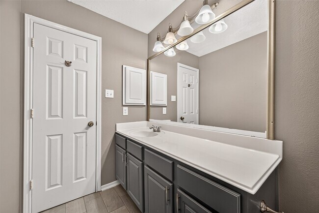 Building Photo - 14402 Barker Pelican Ct