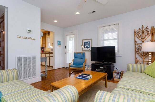 Building Photo - 8 Sunset Ave