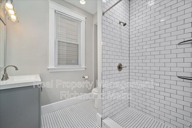 Building Photo - 1313 N 35th St