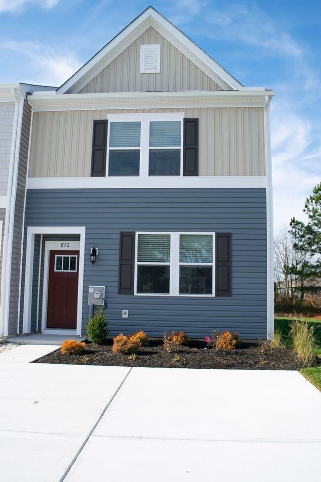 Primary Photo - Stunning Brand New End Townhome