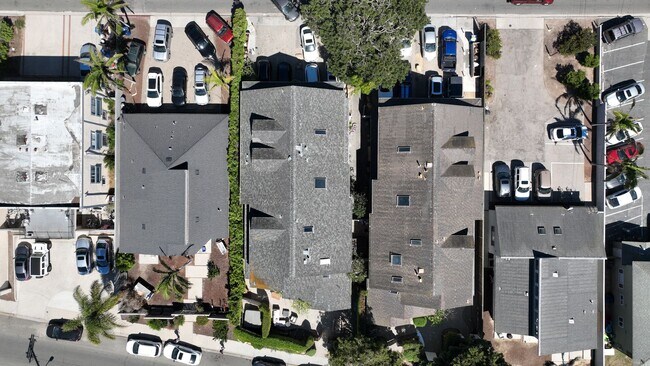 Building Photo - 6534 Del Playa Dr