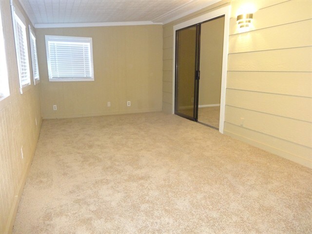 Building Photo - 407 Lazy Ln