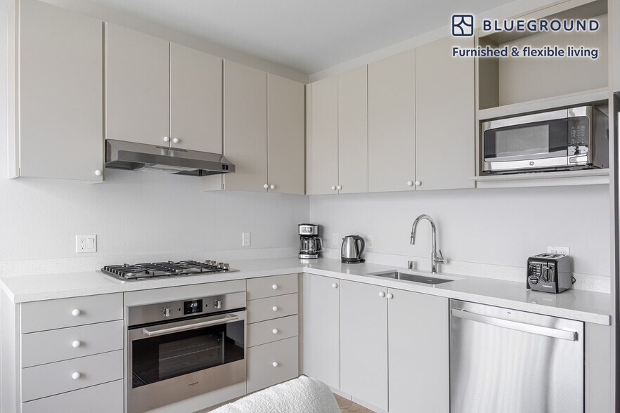 Building Photo - 200 Mesnager St