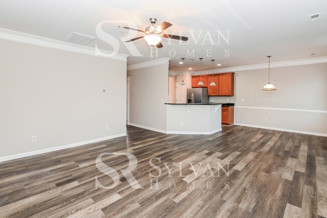 Building Photo - Lease today! No extra charge for contentment and relaxation!