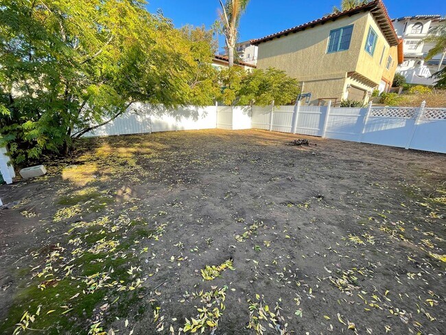 Building Photo - Newly Remodeled Home with HUGE Fenced Yard