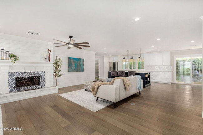 Building Photo - 3750 E Garden Dr