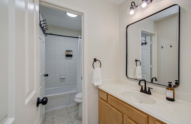 Building Photo - 7211 Crescent Mills Dr