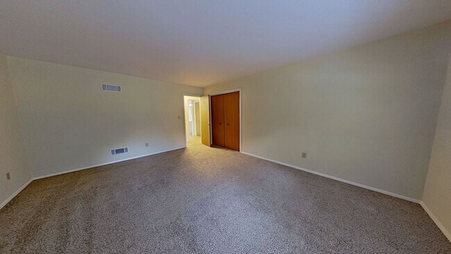 Building Photo - Semi-Detached 2 Bedroom Townhome