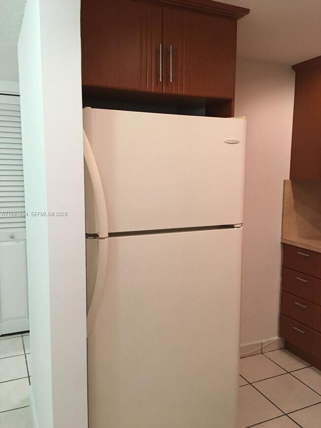 Building Photo - 9375 Fontainebleau Blvd