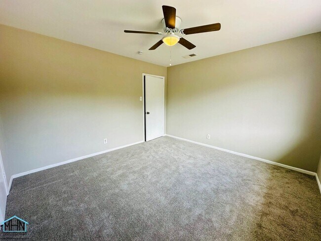 Building Photo - Prestigious Residential Offering: Expansiv...