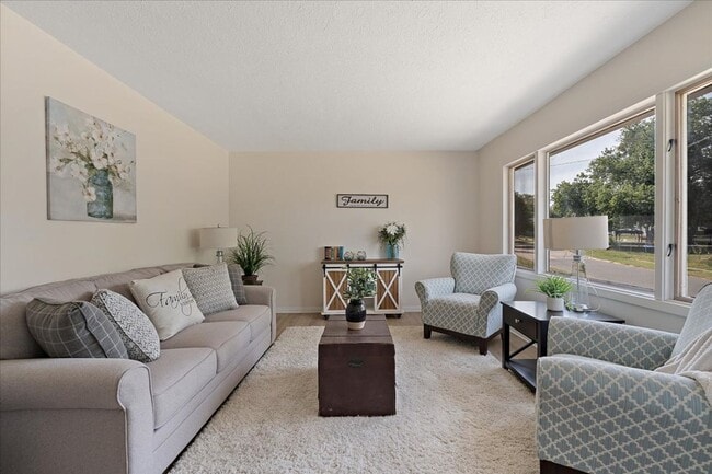 Building Photo - 3 Bedroom Rental in Milan