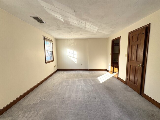 Building Photo - 224 Park St