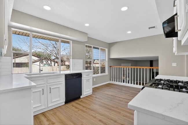 Building Photo - 5103 Devon Green Dr