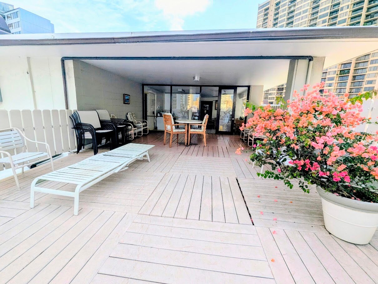 Building Photo - 425 Ena Rd