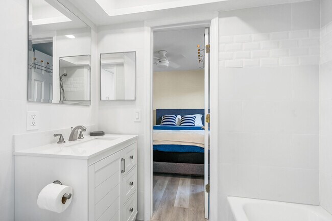 Building Photo - 1510 3rd Ct