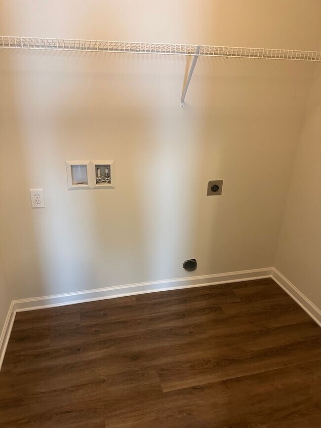 Building Photo - Owens Cross Roads/New Hope Area