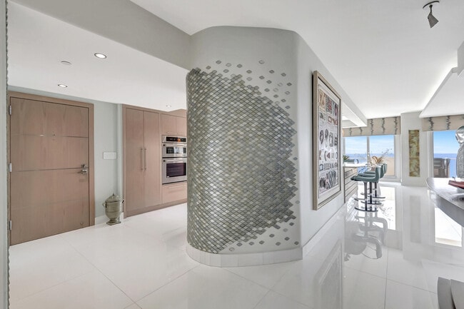 Building Photo - 4301 N Ocean Blvd