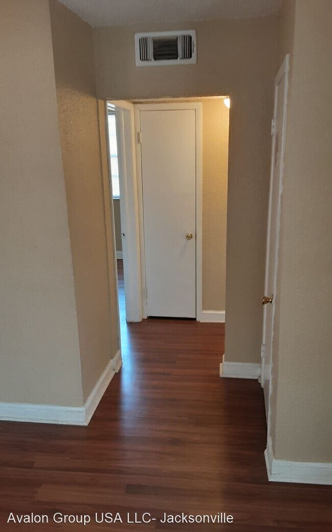 Building Photo - 1819 W 6th St