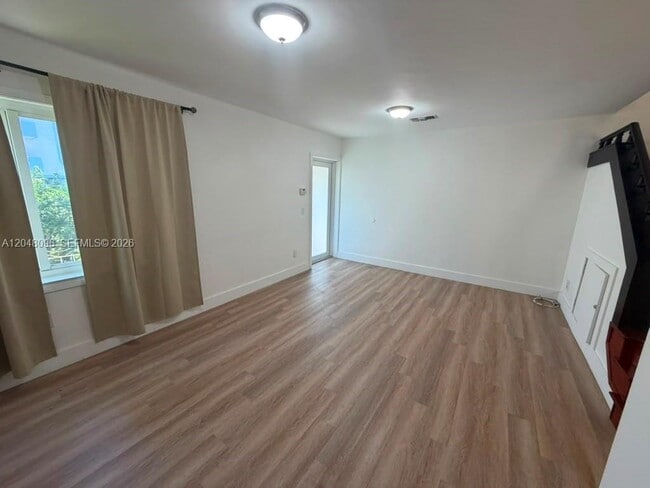Building Photo - 655 85th St