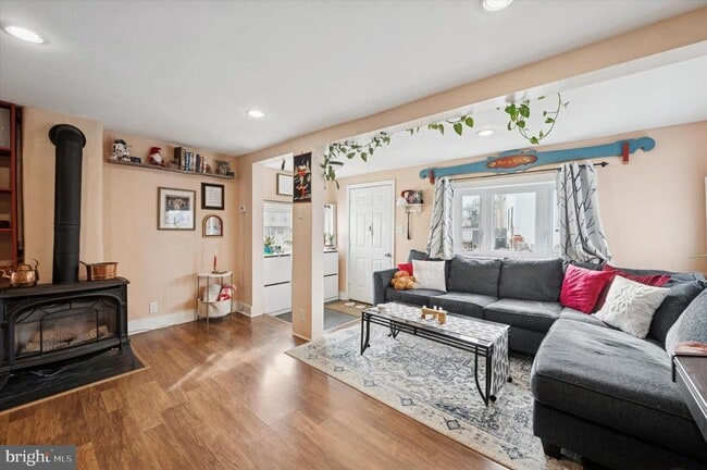 Building Photo - 407 Emerald St