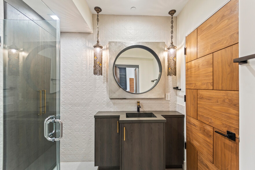 Building Photo - 3712 Broadlawn Dr