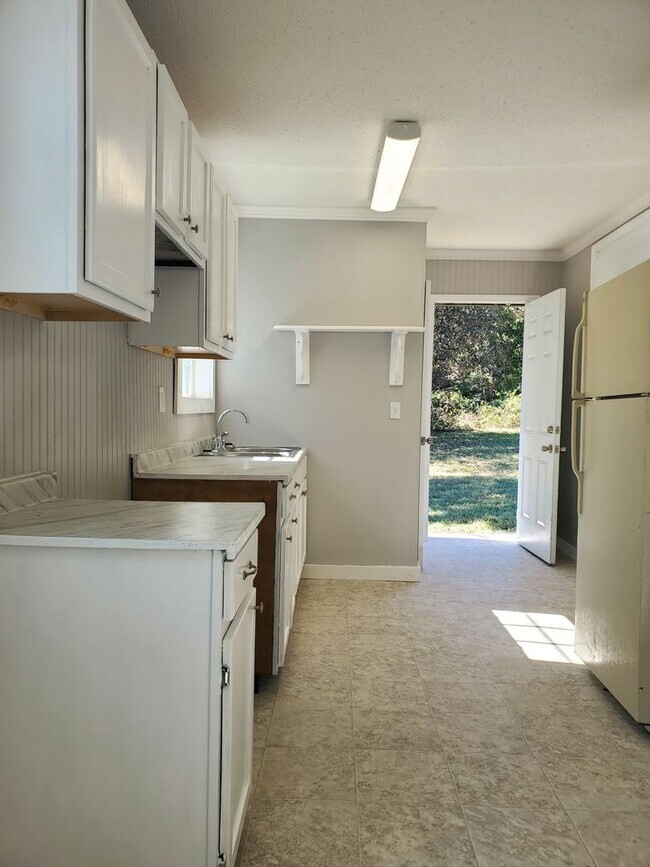 Building Photo - 149 Circle Dr