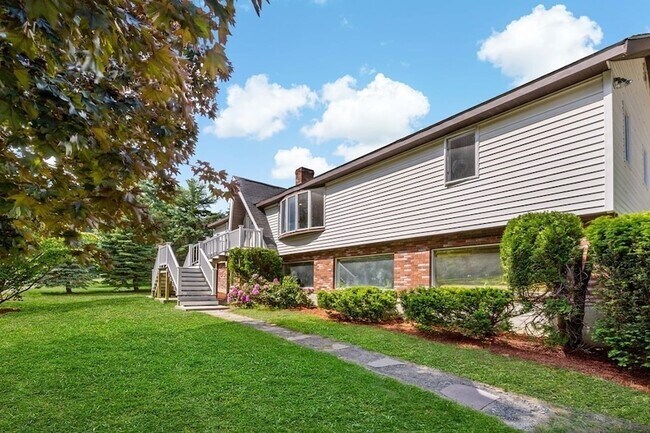 Building Photo - 5 Flintlocke Rd