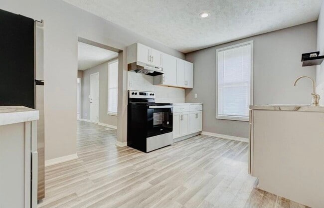 Range and hood - 3547 Avenue A