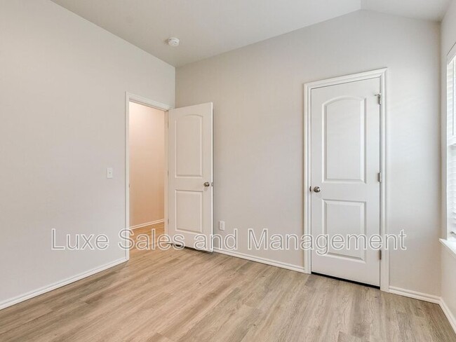 Building Photo - 10541 Lawson Pl Rd