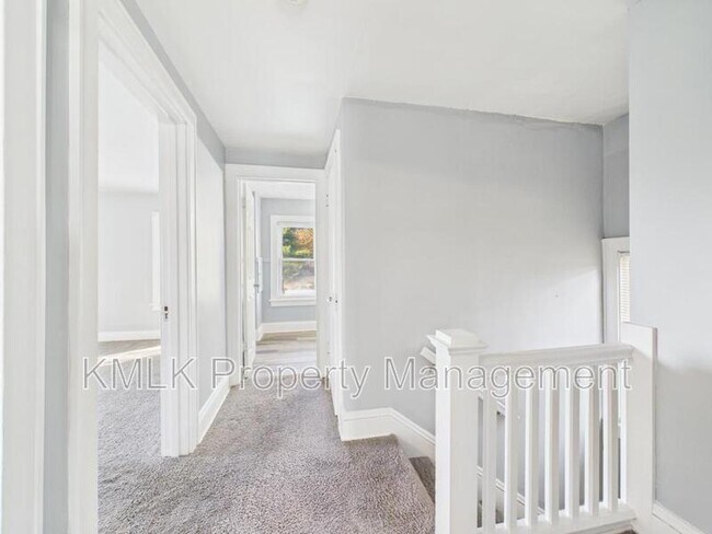 Building Photo - 903 Donald Ave