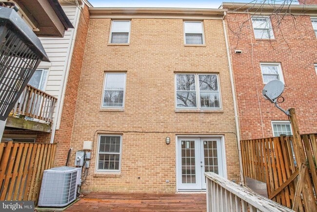 Building Photo - 8003 Bethelen Woods Ln