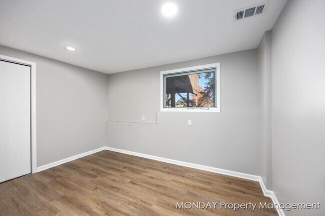 Building Photo - 945-947 Lancashire Ct - 947