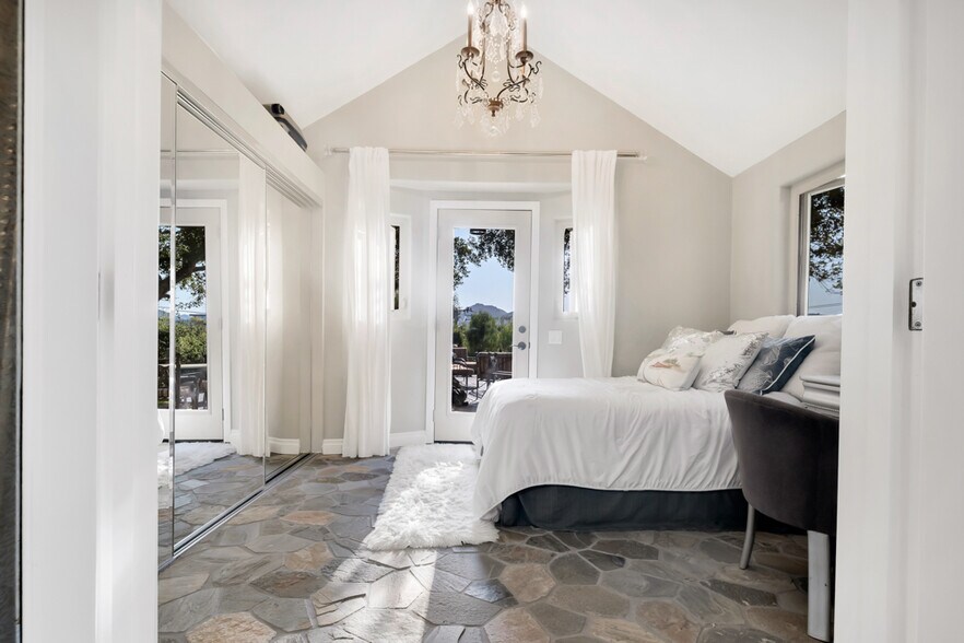 Building Photo - 314 Upper Lake Rd