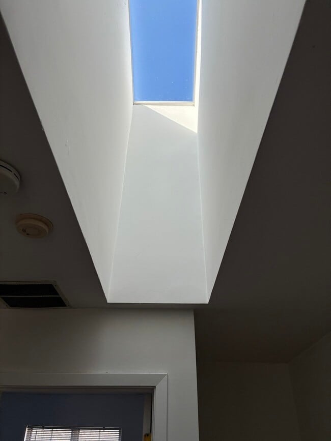 Building Photo - 1213 Cranbrook Dr