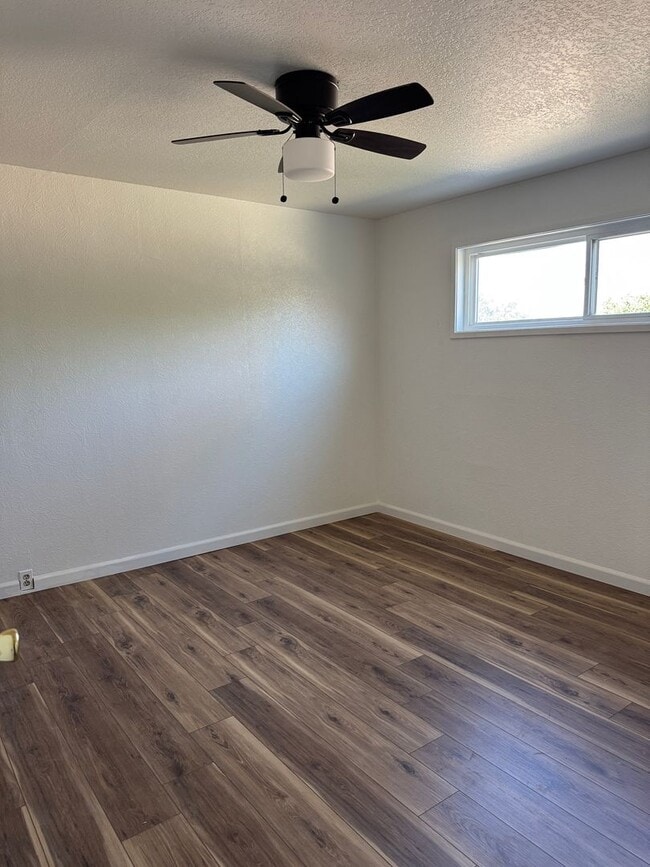 Building Photo - ***Now Available!! Wonderful Home In The Country With Pool***