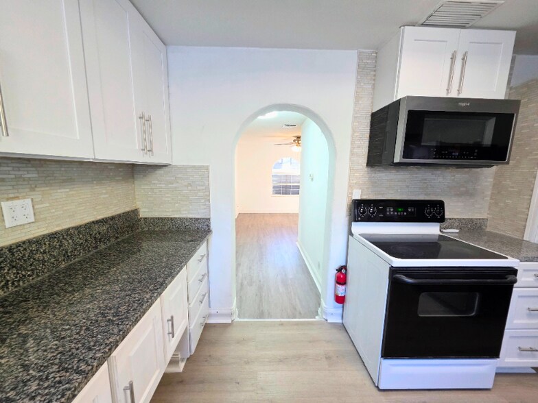 Building Photo - 12991 114th Ave N