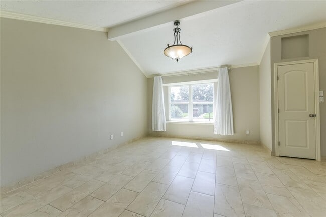 Building Photo - 2502 Drummer Dr