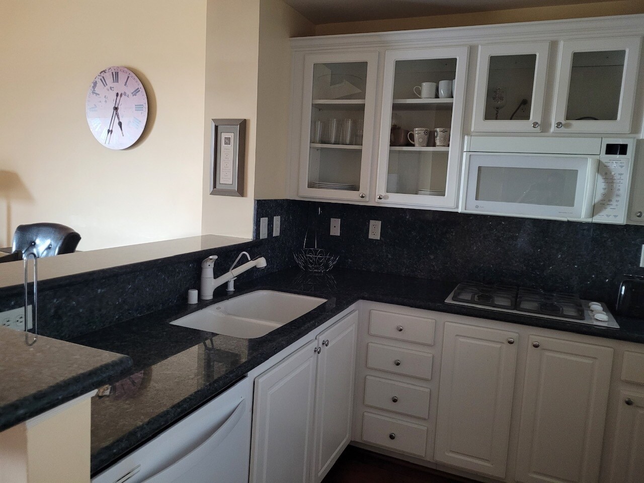 Building Photo - 83 E Agate Ave