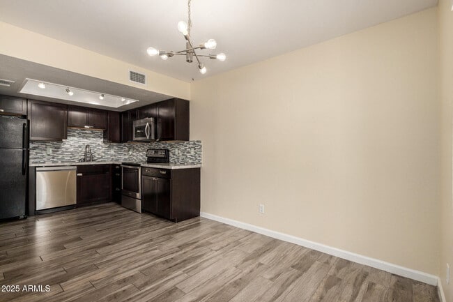 Building Photo - 2040 S Longmore